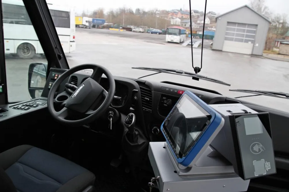Dvůr Králové nad Labem má nový autobus MHD. Cestující si ho všimnou na první pohled