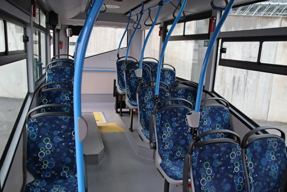 Dvůr Králové nad Labem má nový autobus MHD. Cestující si ho všimnou na první pohled