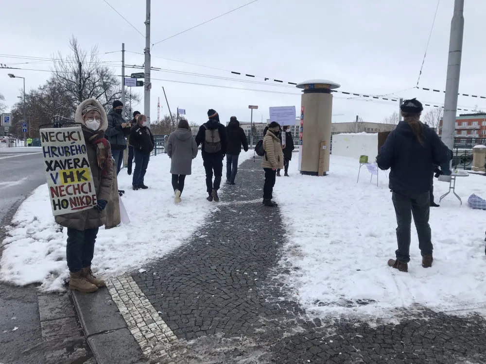 V Hradci se dnes demonstrovalo: kontroverzní Luboš Xaver Veselý do Českého rozhlasu (ne)patří