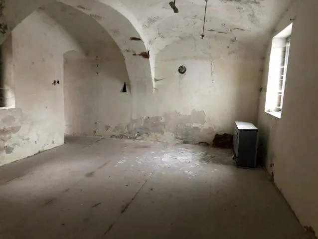 Bývalá věznice poblíž Krakonošova náměstí-