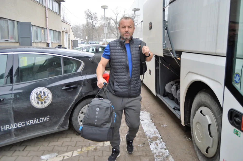 Votroci odjeli na soustředění do Špindlerova mlýna. Ubytováni budou ve vojenské ozdravovně