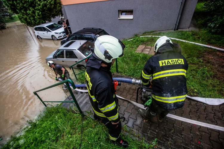 Krajští hasiči vyjížděli k rekordnímu počtu zásahů. Během loňského roku zachránili přes dva tisíce lidí