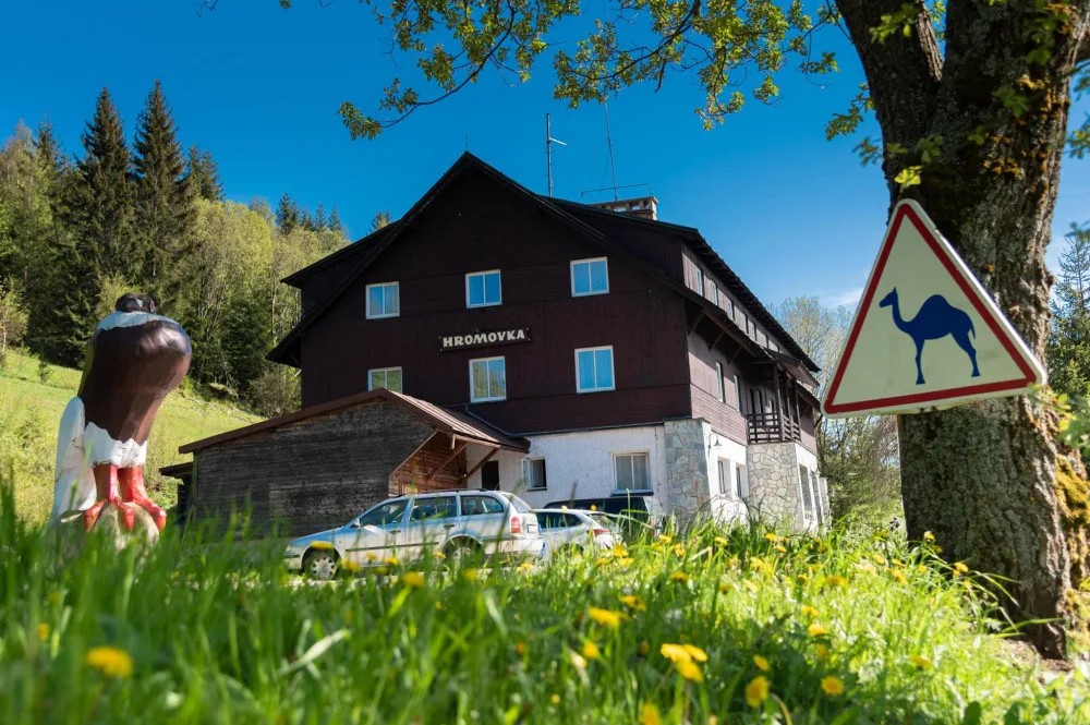 Po téměř 30 letech končí provozovateli Hromovky smlouva. S odkoupením hotelu mohou pomoct naši hosté, tvrdí