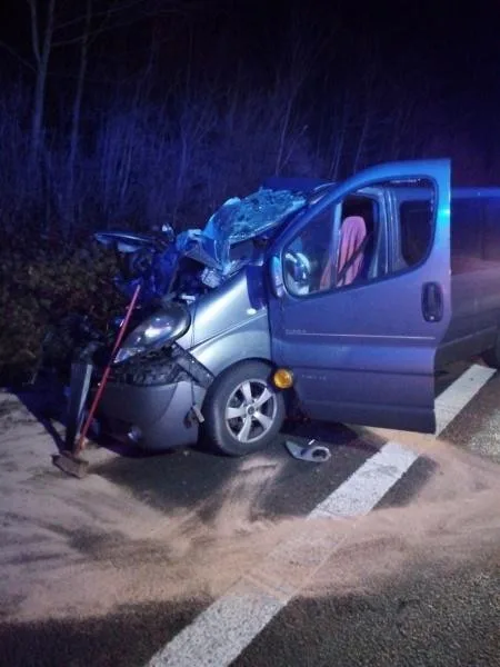 Tragická nehoda uzavřela dálnici D11. K pěti zraněným letěl vrtulník
