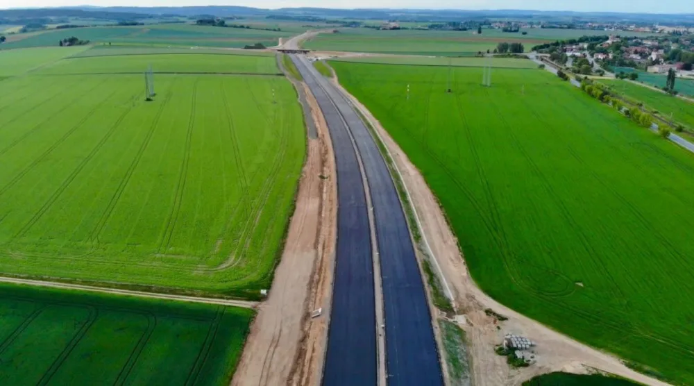 Řidiči na Hradecku dostanou do konce roku 35 kilometrů nových dálnic. Částečně uleví dopravě v krajském městě