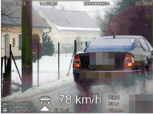Řidiče nezastavil ani varovný výstřel, pokusil se zmizet v lese. Nakonec skončil v poutech