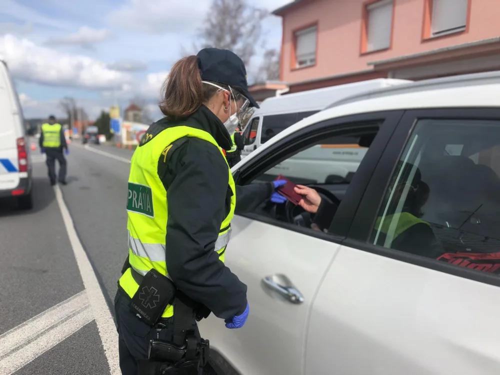 Vláda uzavřela Trutnovsko. Cestování lidí do regionu bude kontrolovat policie