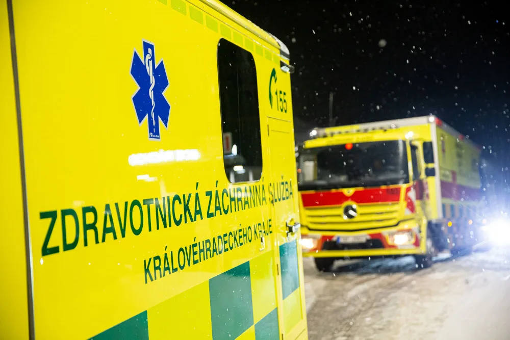 PŘEHLED: Tento týden dala pandemie kraji zabrat. Rekordní převoz pacientů, plné nemocnice i uzavřené Trutnovsko
