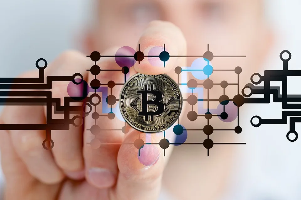 Chtěl si vyzkoušet obchodování s Bitcoinem, vysáli mu z účtu 200 tisíc