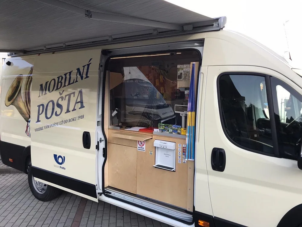 Mobilní pobočka České pošty bude zajíždět i na Trutnovsko. V okolních obcích bude jednou týdně