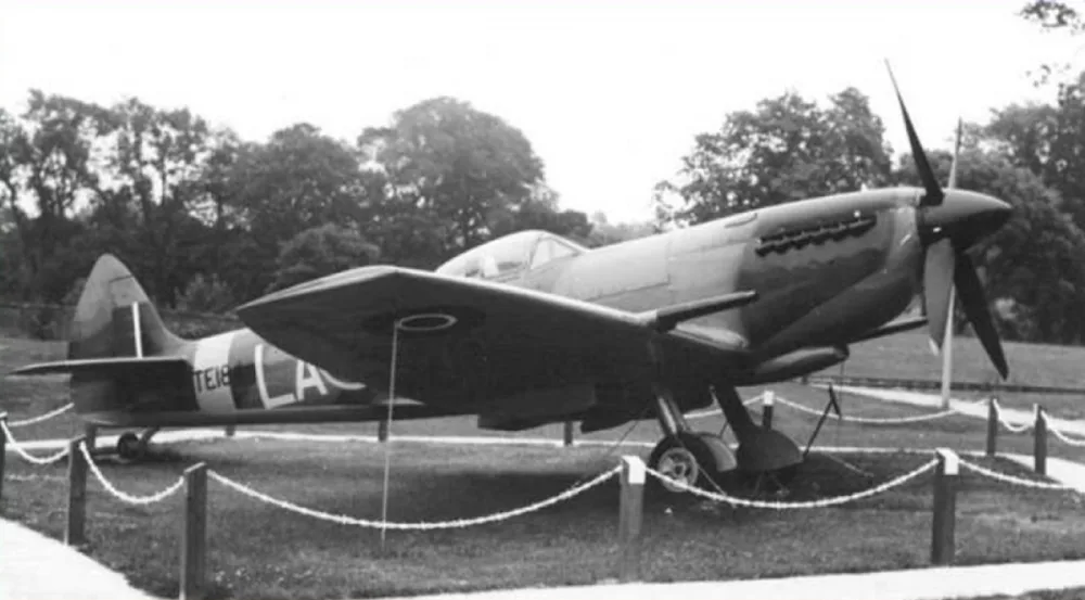 Pilotovat ikonickou stíhačku Spitfire je velká zodpovědnost a pocta, říká Jiří Horák