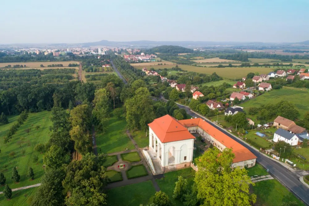 Rekonstrukce Valdštejnské lodžie v Jičíně se zkomplikovala. Zdi a trámy jsou v horším stavu, než se předpokládalo