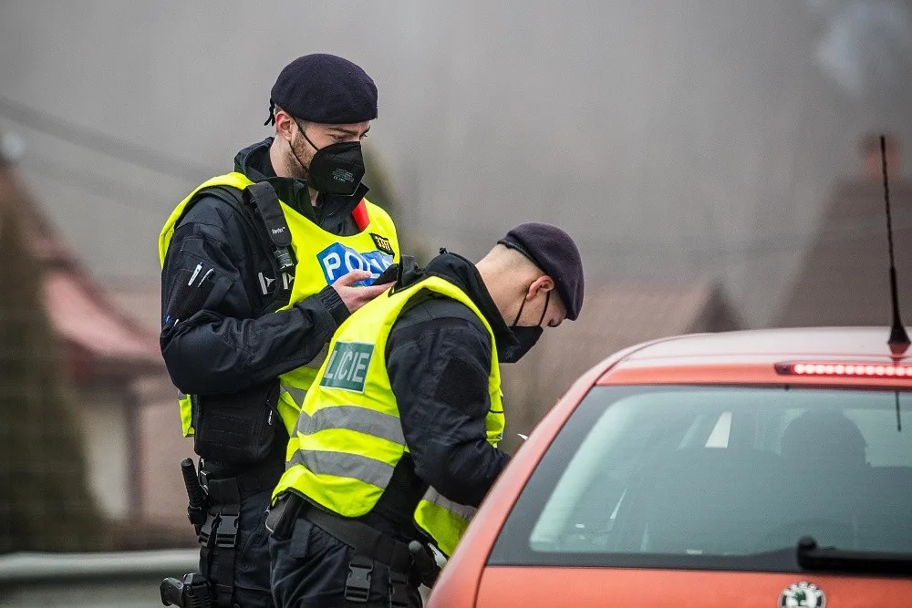 Řidiče bez řidičáku neodrazují ani kontroly na hranicích okresů