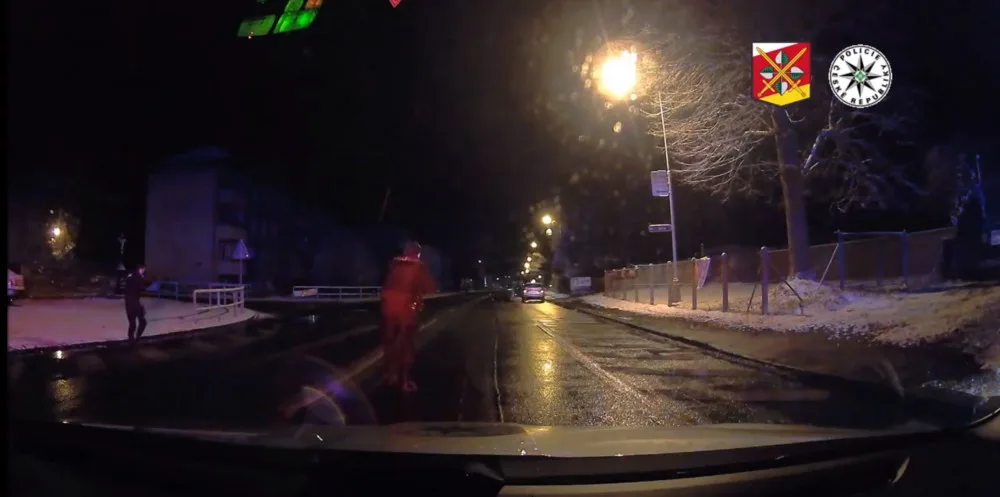 Na Benzině v Trutnově se střílelo, policisté zloděje zadrželi