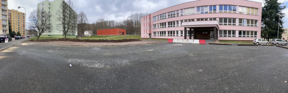 Trutnov rozšíří provizorní parkoviště na Zelené Louce. Sloužit bude pro místní 