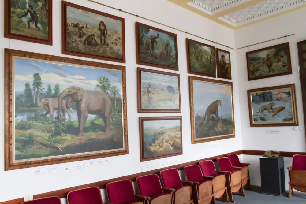 Dvorský Safari Park dnes půjčil obrazy Zdeňka Buriana pro výstavu ve Znojmě