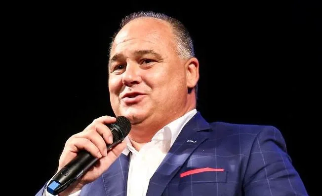 Novým ministrem kultury bude nejspíš náchodský starosta Jan Birke