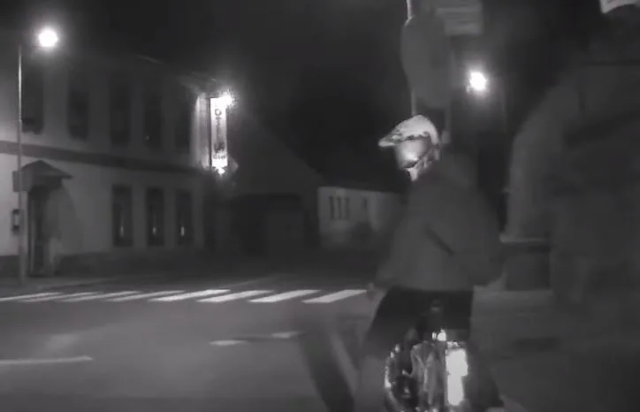 Opilec na Babetě v Červeném Kostelci ujížděl policistům