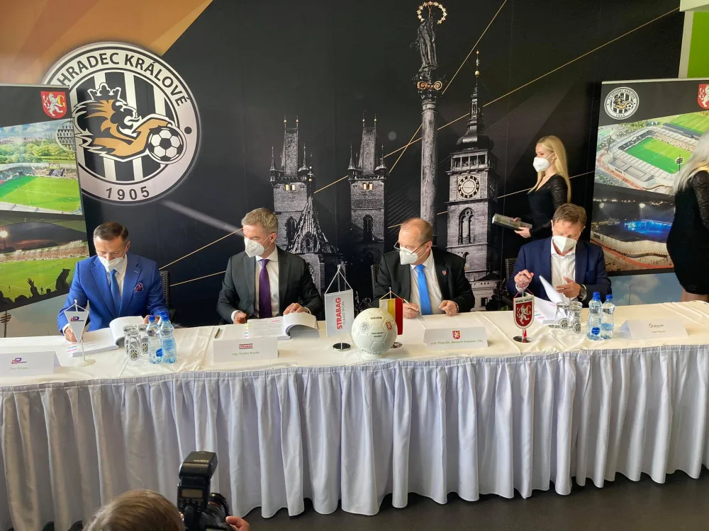 Hradec Králové podepsal smlouvu na nový fotbalový stadion. Hotovo má být do dvou let