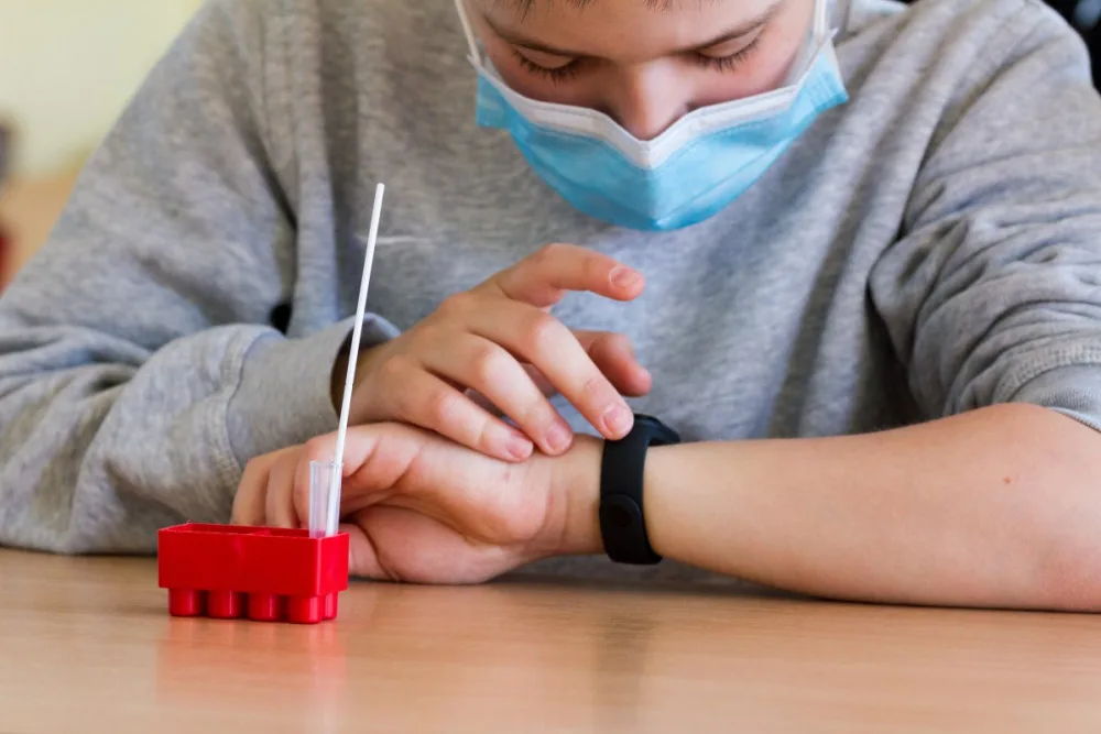 Pondělní testování studentů v kraji odhalilo jen deset pozitivních dětí a jednoho učitele