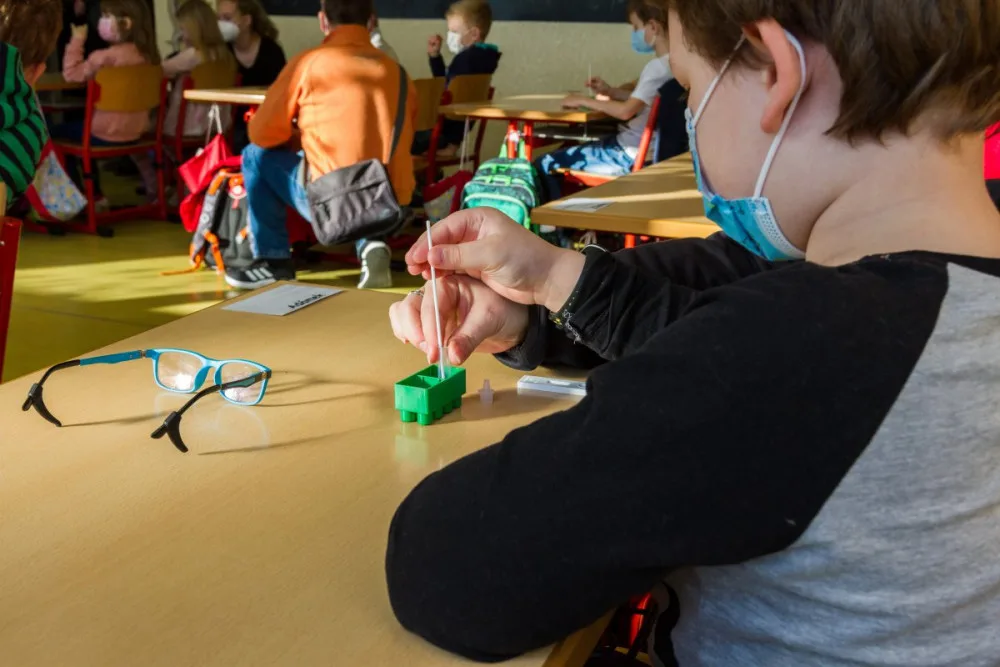 Pondělní testování studentů v kraji odhalilo jen deset pozitivních dětí a jednoho učitele