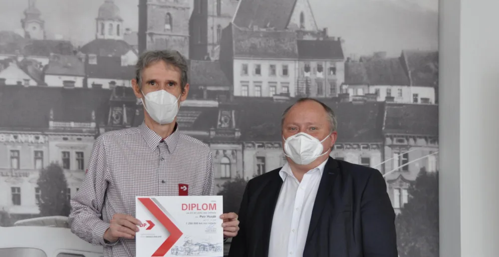 Řidič Petr najezdil za 25 let milion a čtvrt kilometrů bez nehody. Dopravní podnik ocenil své řidiče