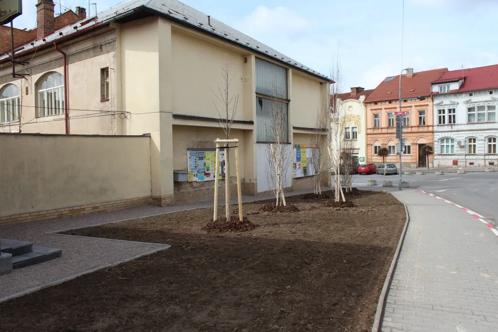 V centru Hořic vznikne malý park. Radnice využila nevyužívaný prostor nad náměstím