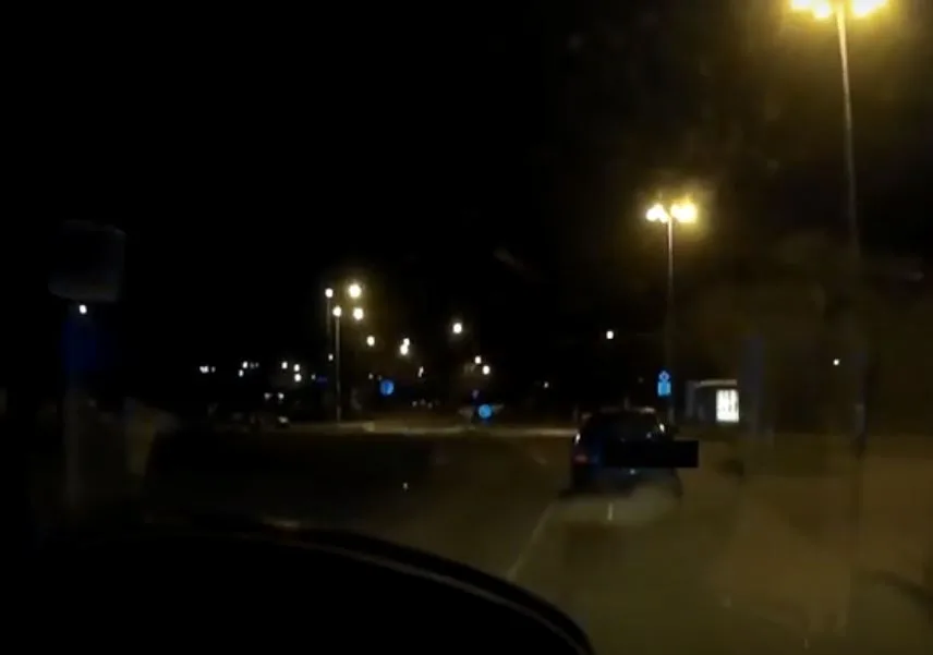 V autě pod vlivem a s prázdnými pneumatikami. To se stává, konstatoval řidič