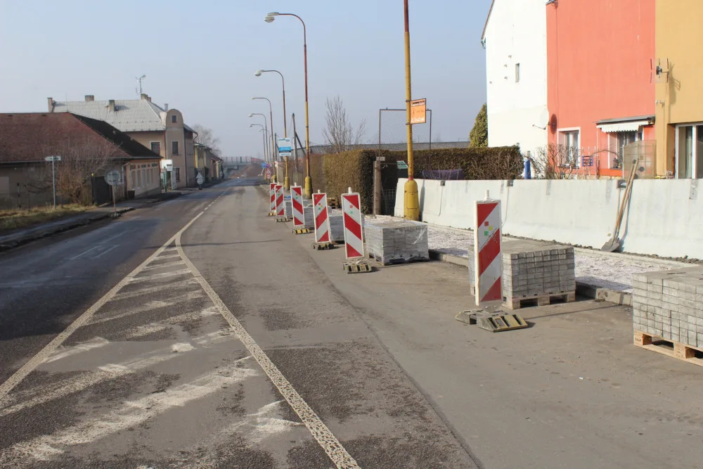 Oprava objízdné trasy v Hořicích se přesunula do další etapy. Kompletně hotovo bude za 14 dní
