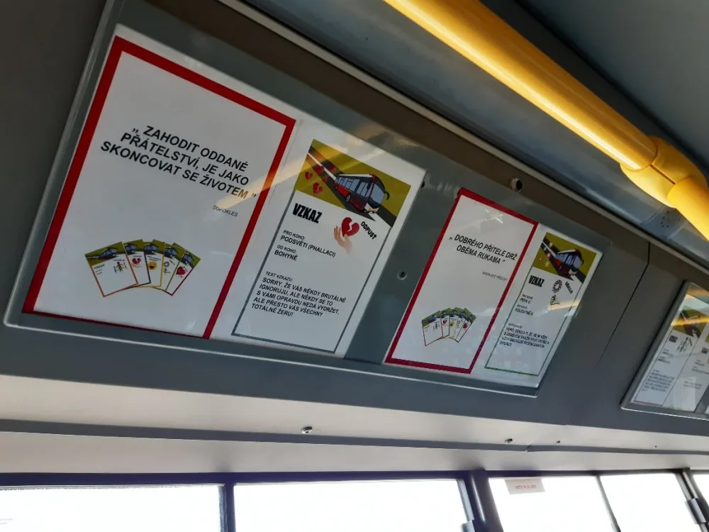 Do hradeckých ulic dnes vyrážejí MHD s láskyplnými vzkazy