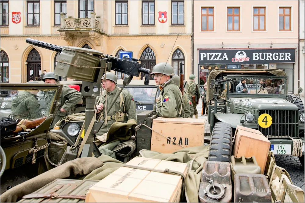 Do Hořic a Velichovek přijel konvoj americké historické techniky