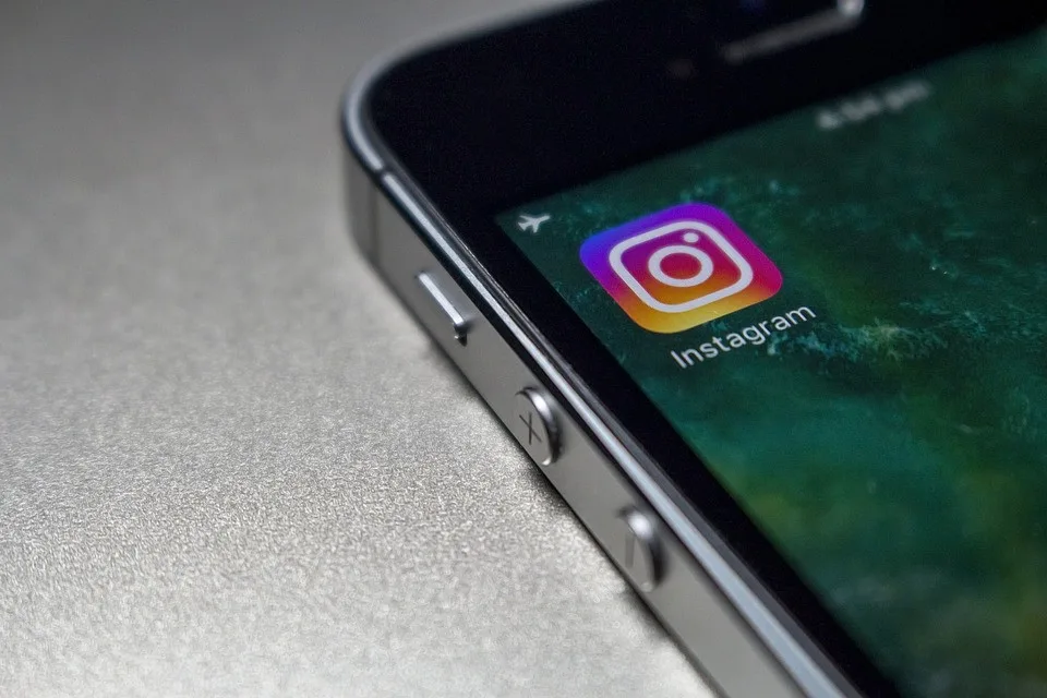 Podvodníci nejsou jen na Facebooku, hojně využívají i Instagram