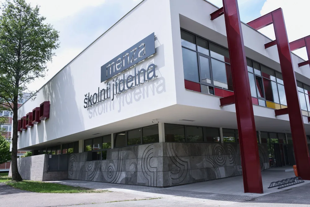 Hradecká menza prošla zateplením, kraj díky tomu ušetří