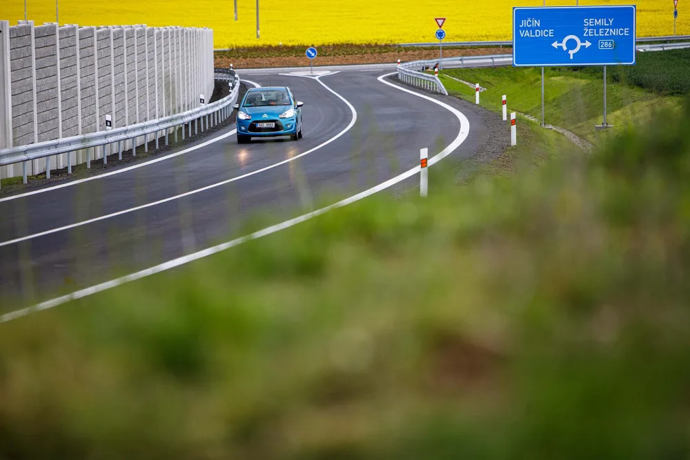 Obchvat Jičína otevřen. Centrum města se zbaví tisíce řidičů