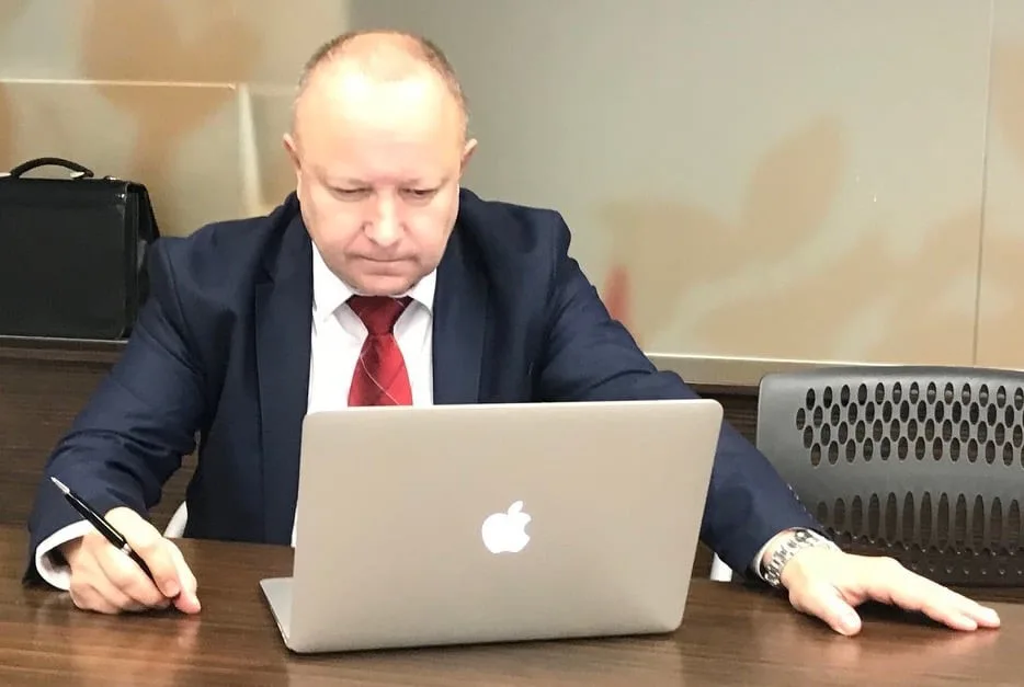 Petr Fousek je novým předsedou fotbalové asociace, porazil Karla Poborského