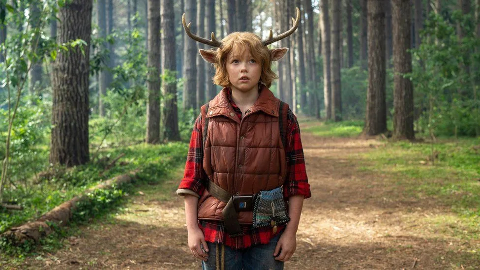 Netflix sází na postapokalyptické sci-fi thrillery a příběh jeleního chlapce, HBO na terapii