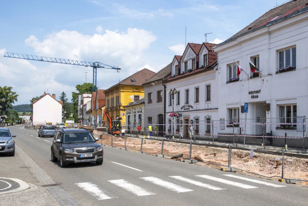 V Lázních Bělohrad začala rekonstrukce náměstí. Postaví se nová radnice