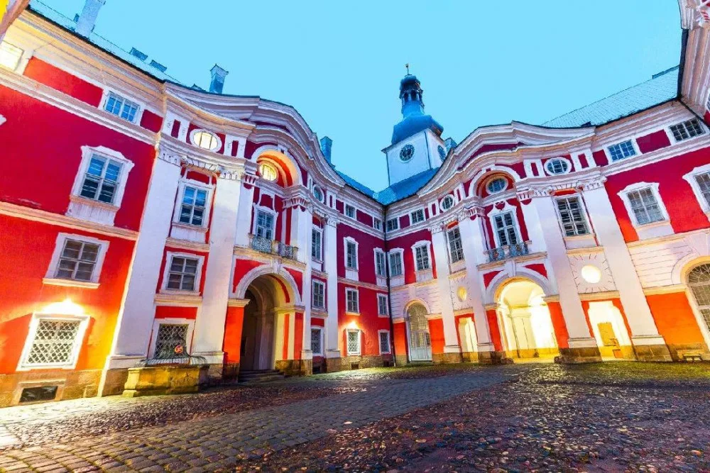 Broumovský klášter láká na noční hrané prohlídky s Aloisem Jiráskem