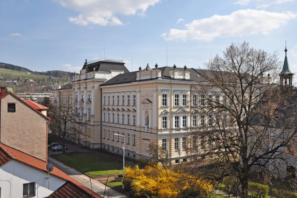 Gymnázium v Náchodě čeká rekonstrukce. Nové budou jazykové laboratoře i studentský klub