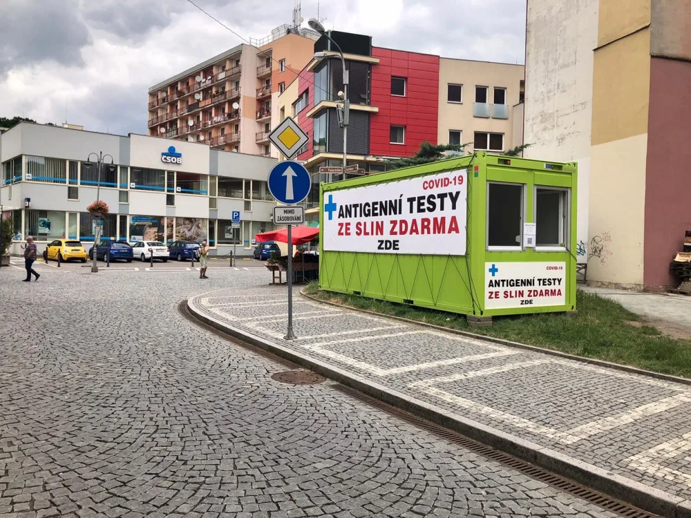 V centru Náchoda je nové testovací místo. Čestné prohlášení už k prokázání bezinfekčnosti nestačí