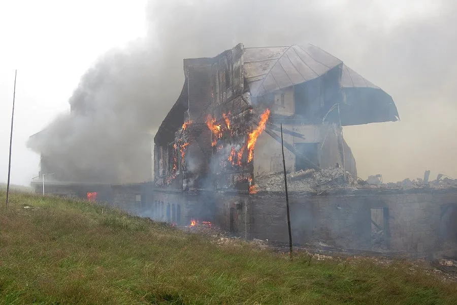 Před deseti lety vyhořela Petrova bouda v Krkonoších