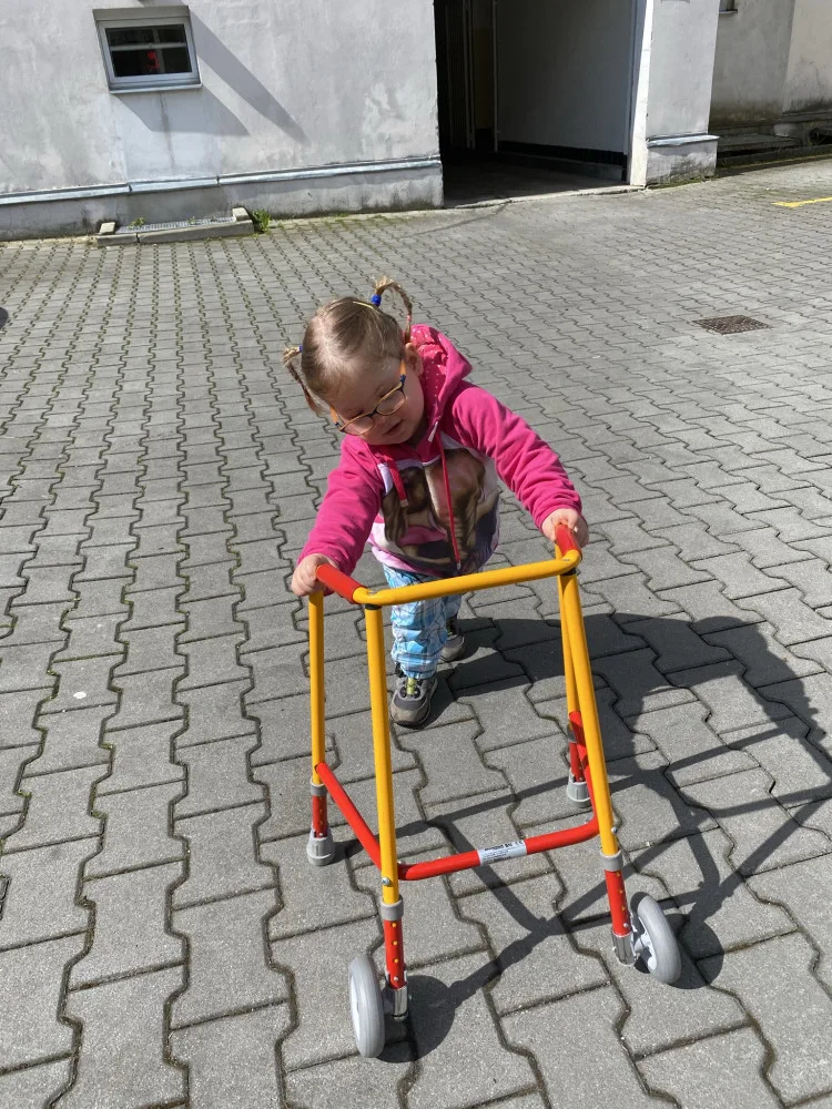 Rozštěp páteře změnil malé Michalce život. Věříme, že jednou protančí střevíce, říkají rodiče