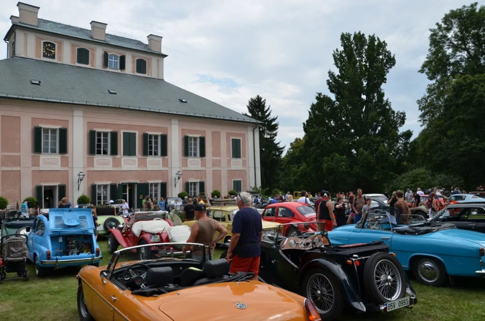 Kam o víkendu? Na Nábřeží jazzmanů, noční běh, Medové slavnosti nebo autoveterány