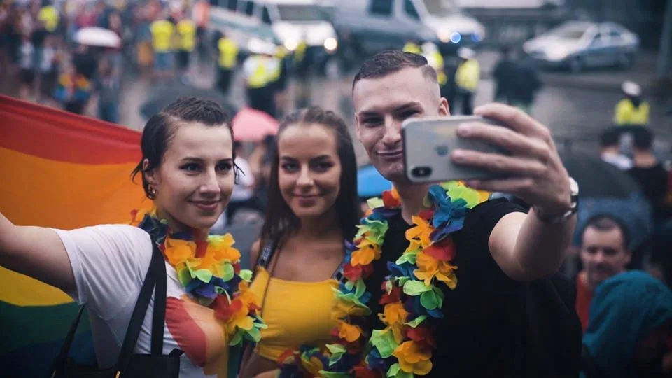 Stovky lidí se nechaly během týdne Prague Pride 2021 otestovat na HIV, syfilis a žloutenky typu B a C