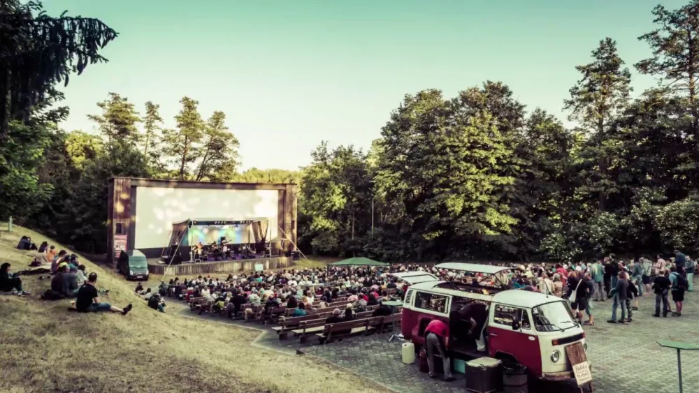 Festival Na jednom břehu v Hradci Králové se opět vrací do Letního kina Širák