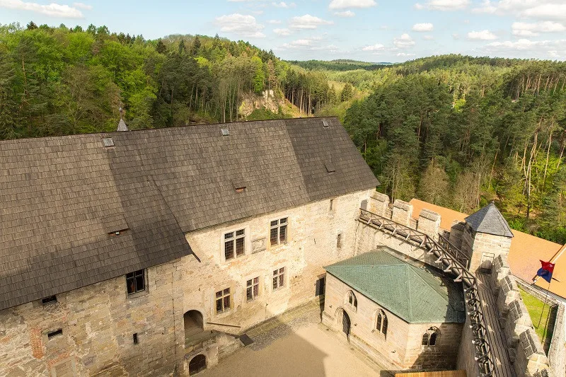 Rekonstrukce hradu Kost je u konce. Stála víc než 100 milionů korun