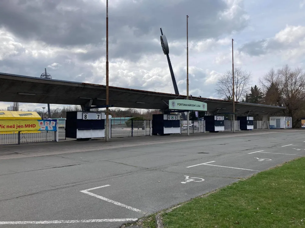 Dodavatel stavby stadionu v Hradci Králové se potýká se zdražením stavebních materiálů