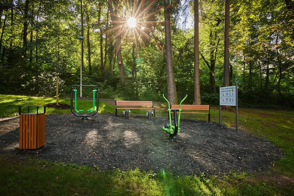 Trutnovský park Šestidomí je po rekonstrukci. Netradičně ho oficiálně otevře městská policie