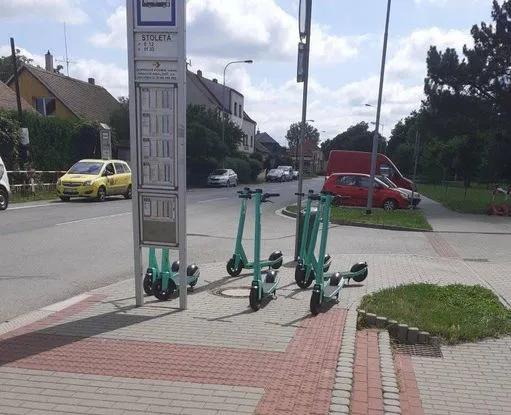 Město chce dodatečně regulovat elektrokoloběžky, schválilo dohodu s provozovateli