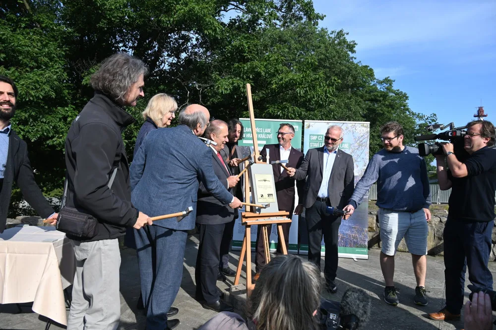 V Hradci Králové začala stavba lávky přes Labe. Hotovo bude za rok a půl